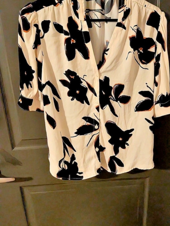 Tahari Tops - Tahari Floral Blouse in Cream & Black Size Large
